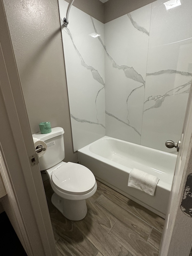 Express Inn Suites 48/52