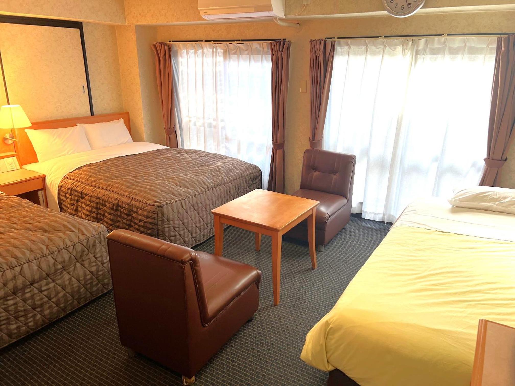 DELUXE, TWIN BEDS