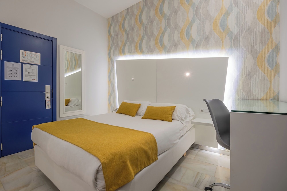 BASIC, DOUBLE BED, NO VIEW