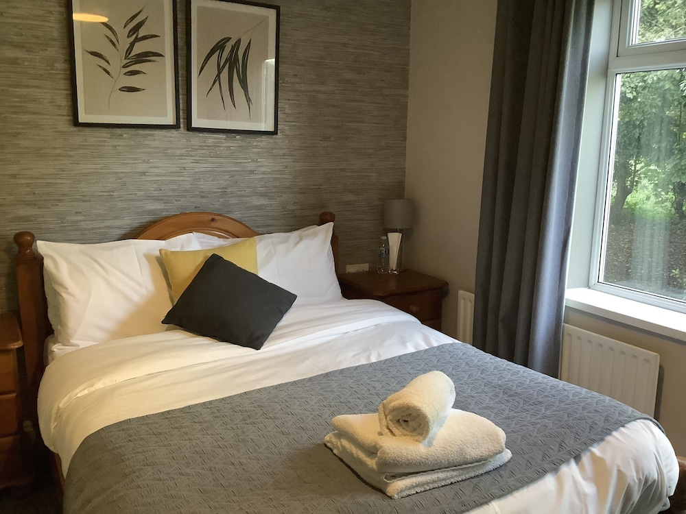 ROOM, DOUBLE BED