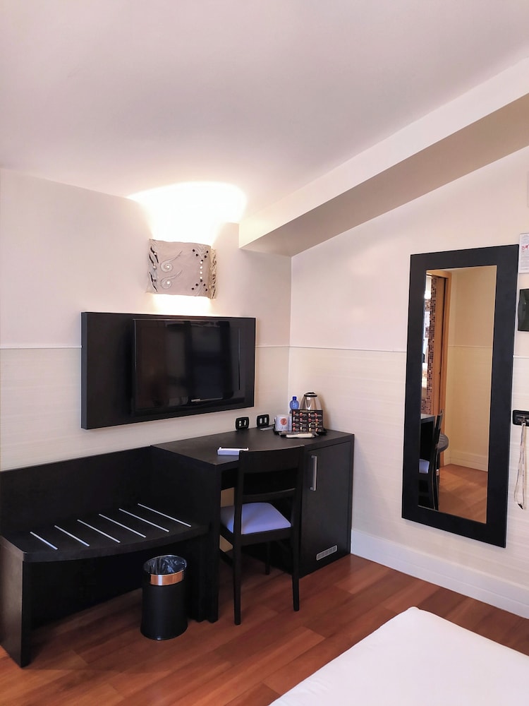 Hotel Aphrodite 41/48