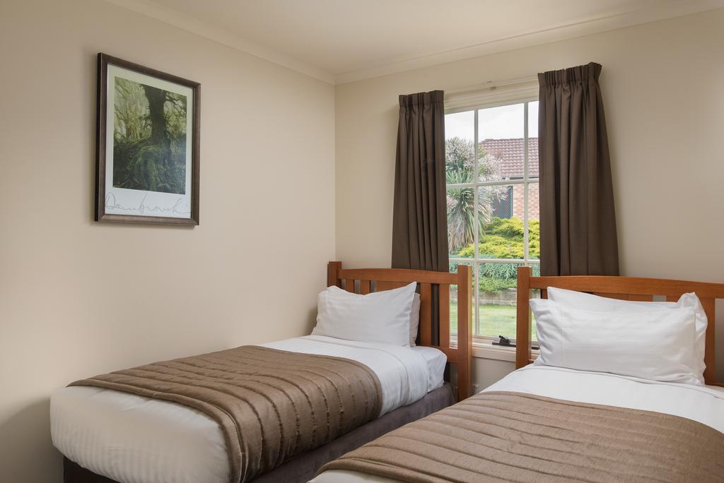 3 Bedrooms, Villa