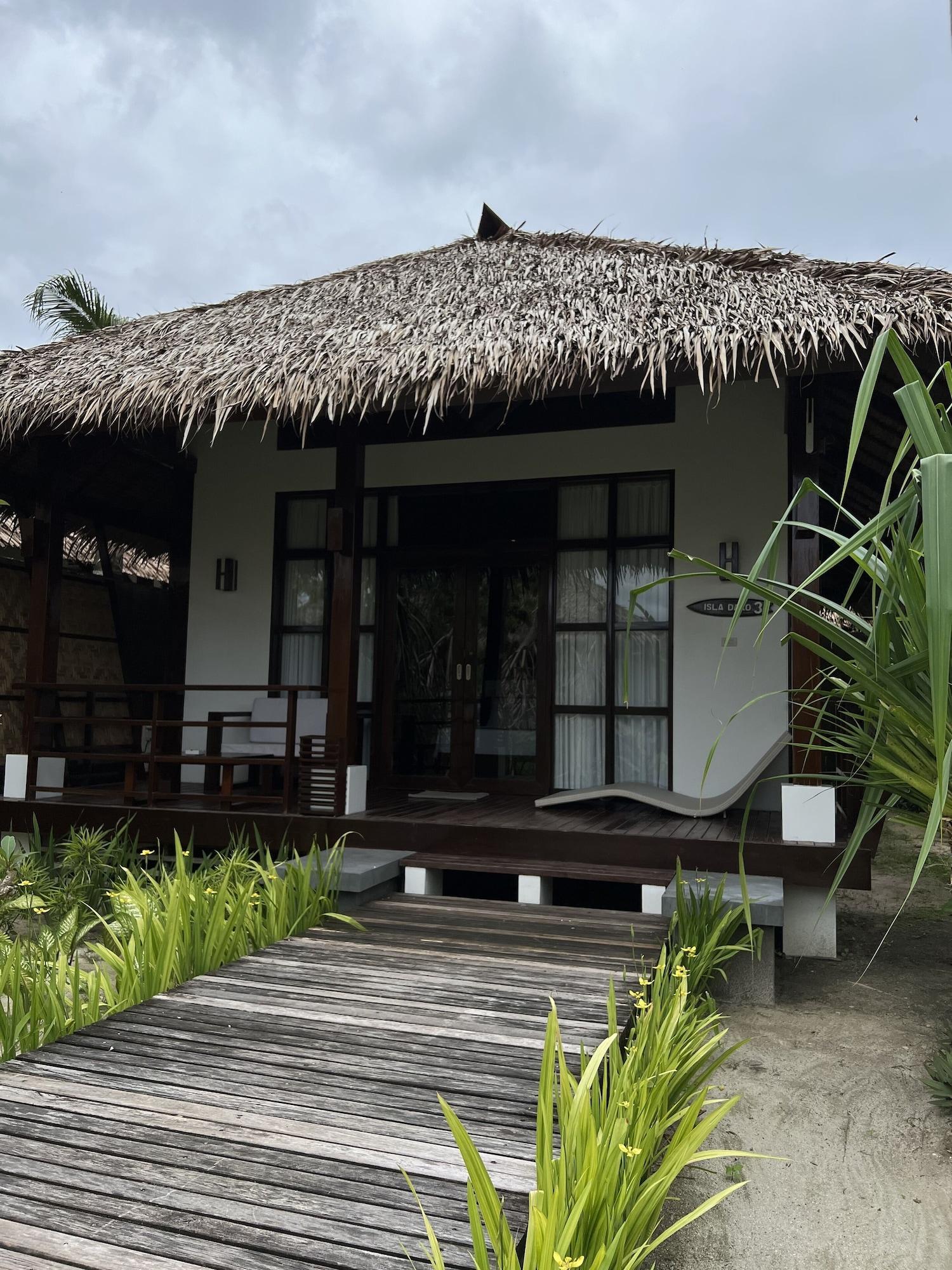 Isla Cabana Resort 3/100