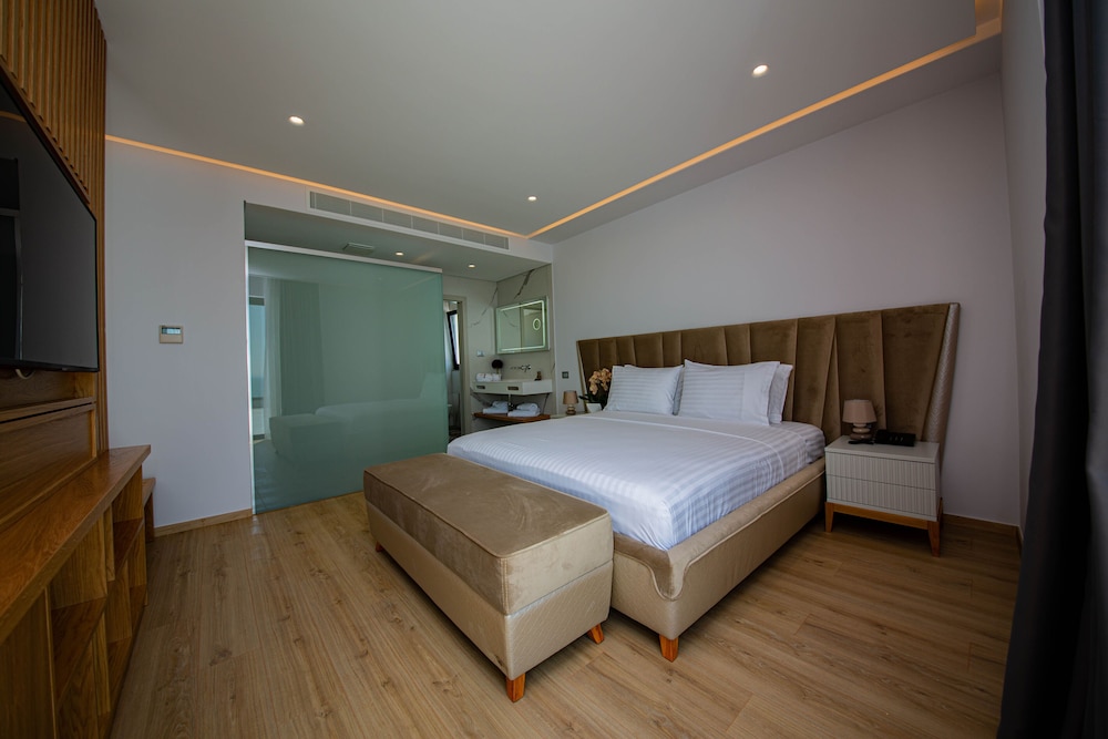 El Primero Hotel 12/45