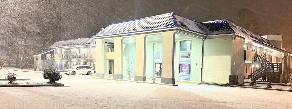 Rodeway Inn and Suites Plymouth Hwy 64 5/55