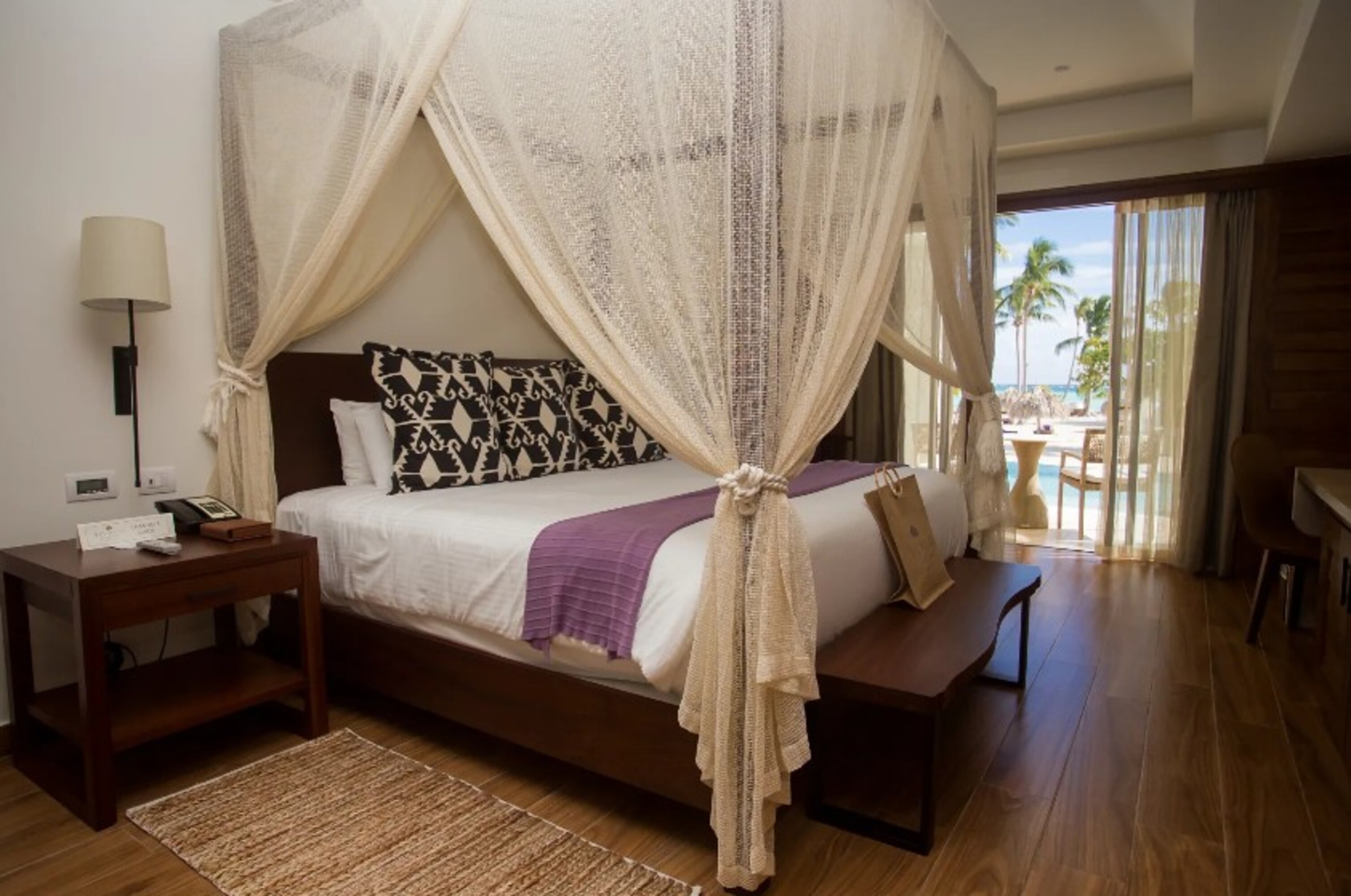 Preferred Club, Swim Out, Suite, Bungalow, Ocean Front