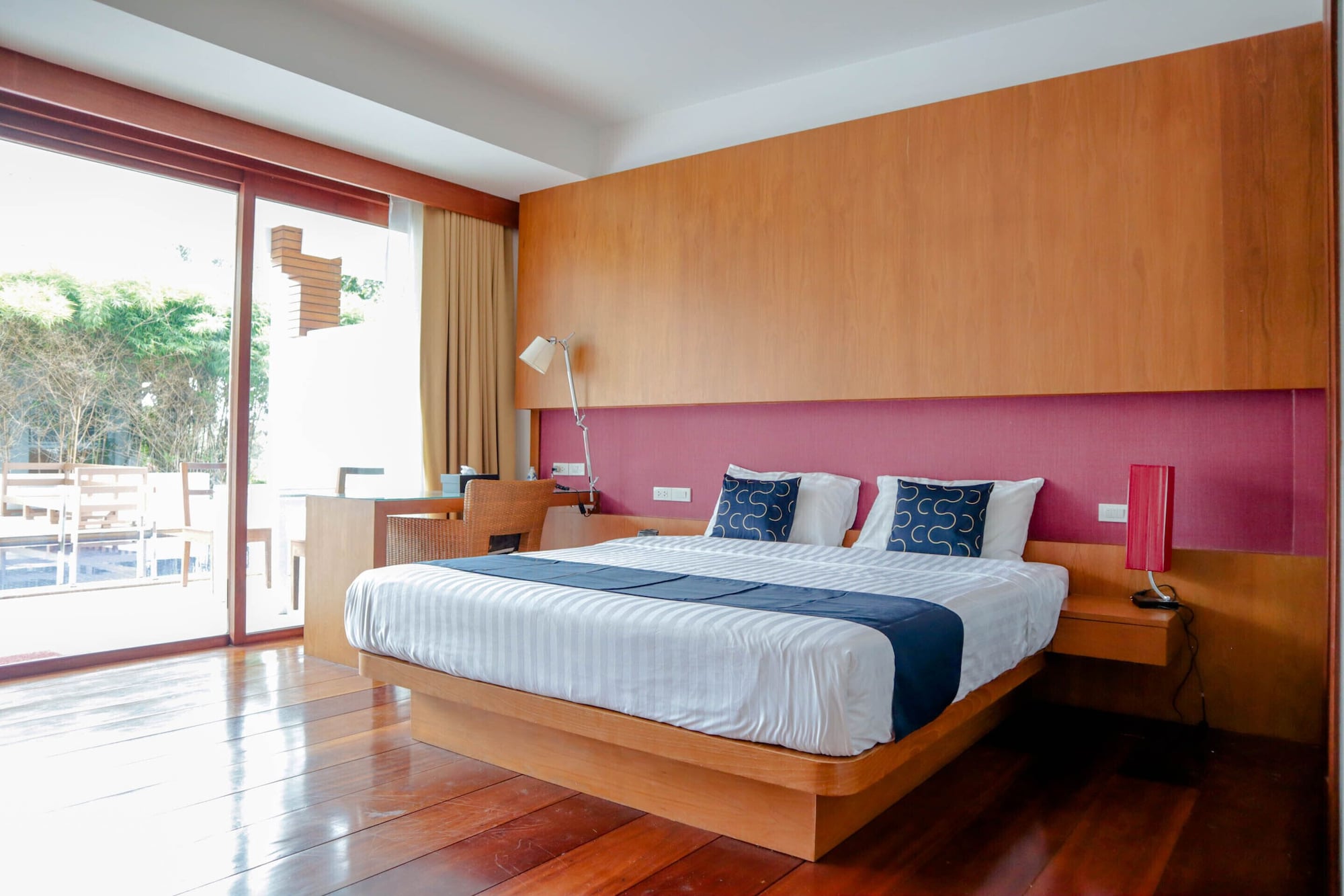 DELUXE, DOUBLE BED, POOL VIEW, POOL ACCESS