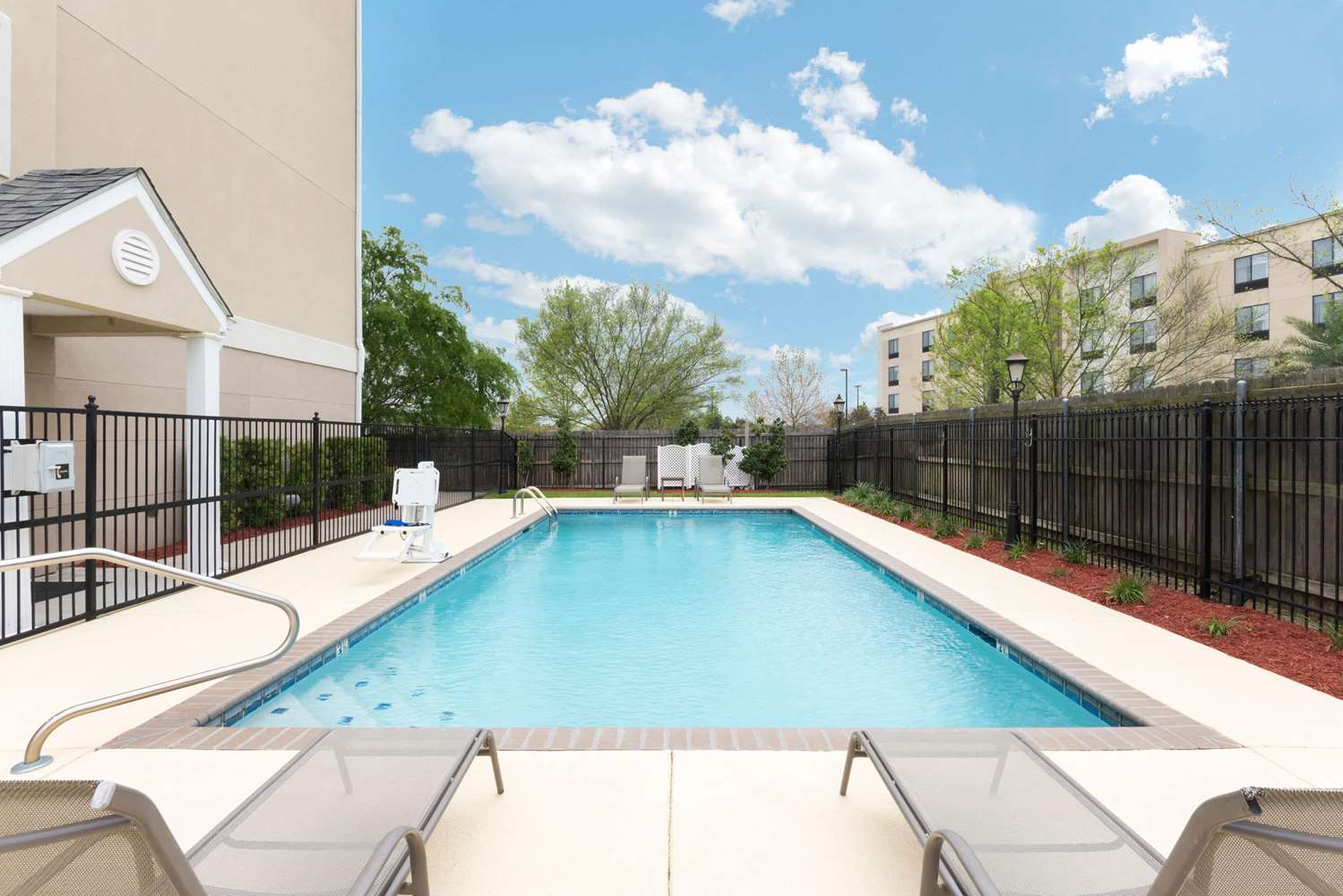 Microtel Inn And Suites Baton Rouge Airport 23/27