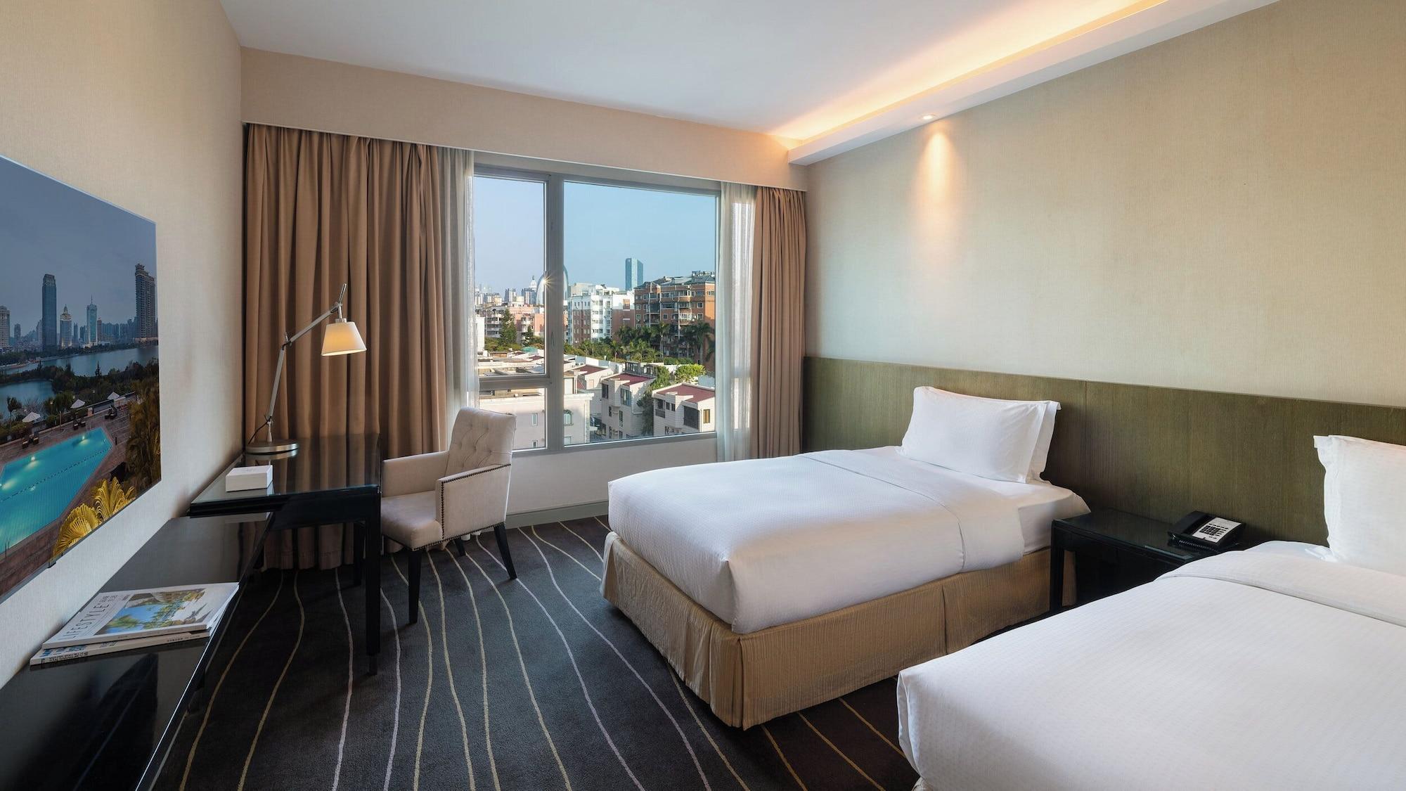 Superior, Double Bed, City View