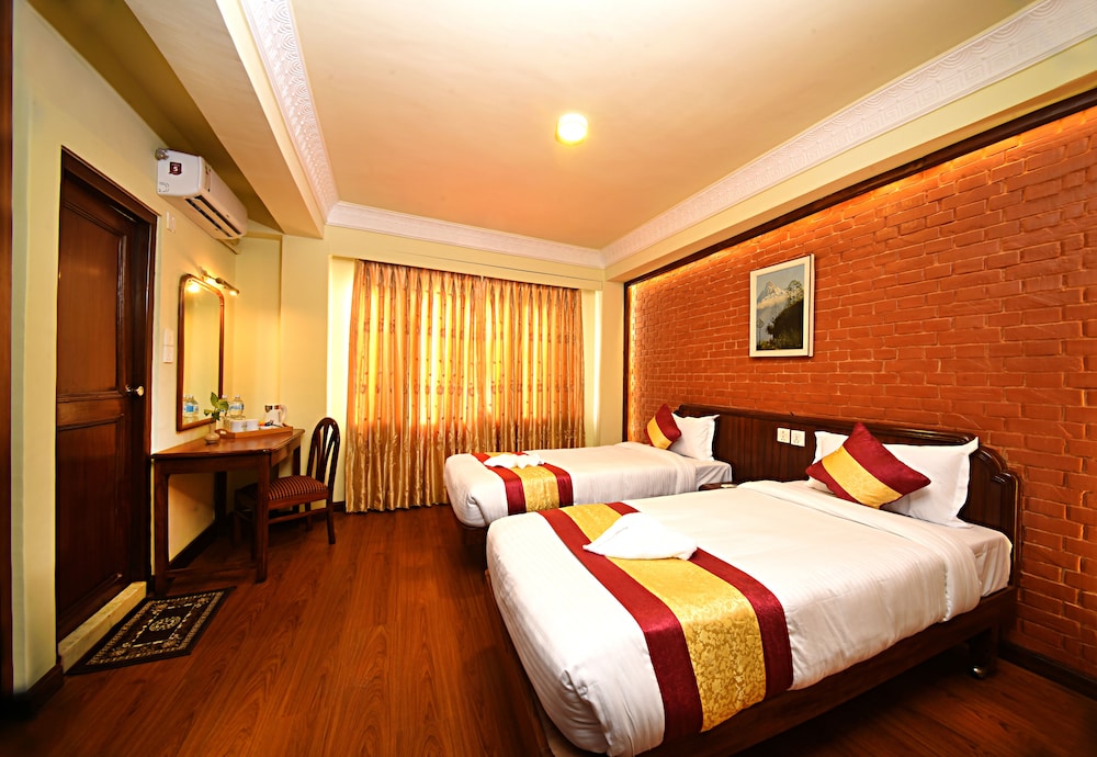 DELUXE, DOUBLE OR TWIN BED, BALCONY