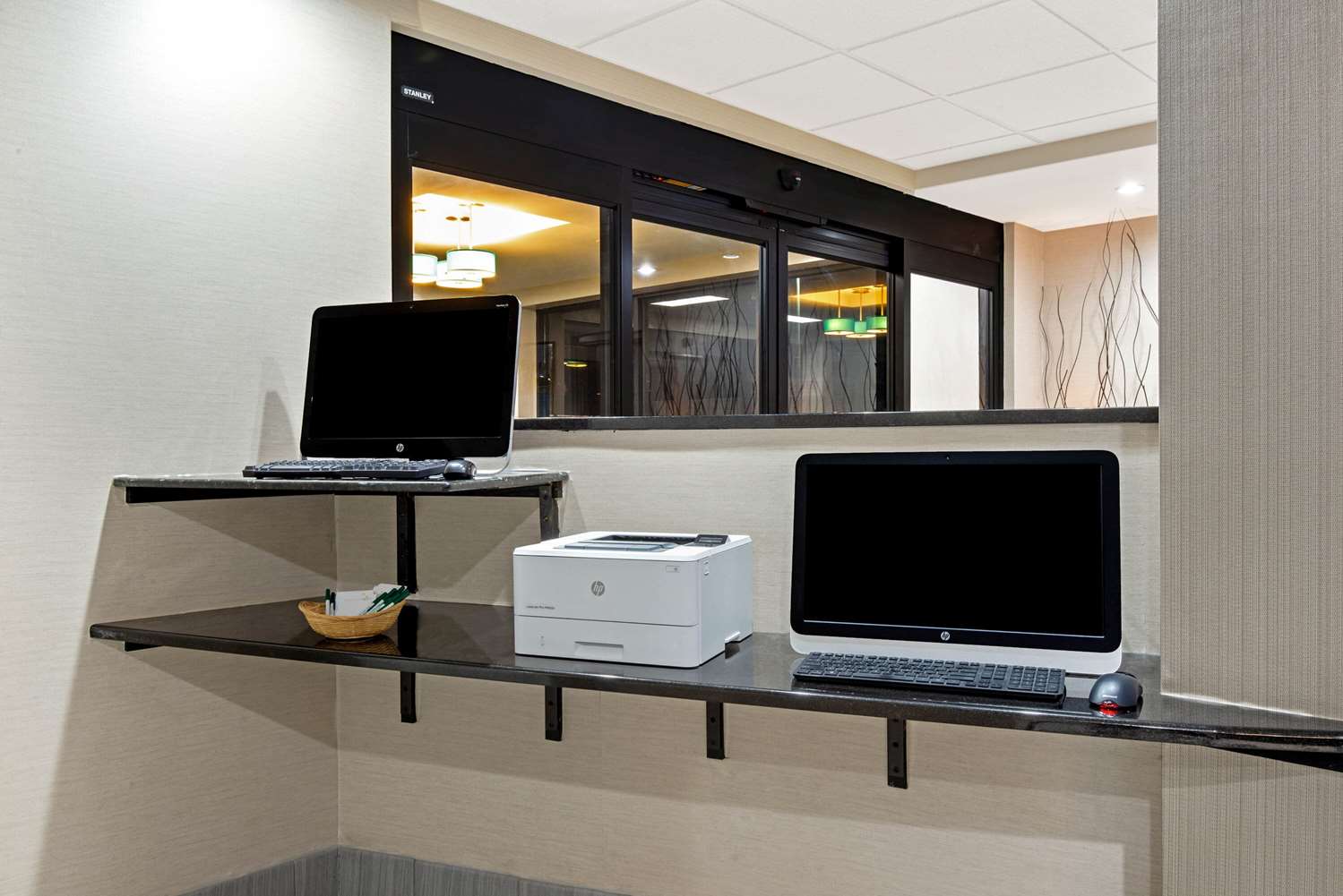La Quinta Inn & Suites by Wyndham New Cumberland-Harrisburg 25/36