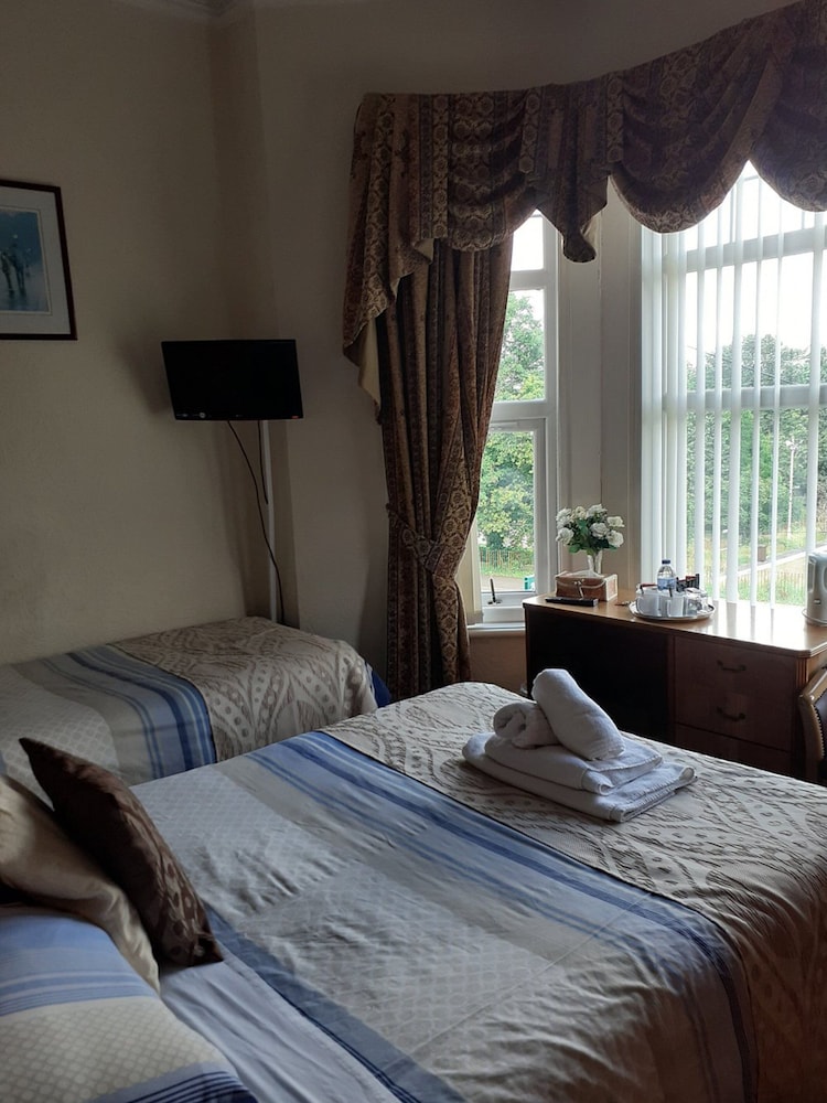 OYO Baytree Lodge 7/33