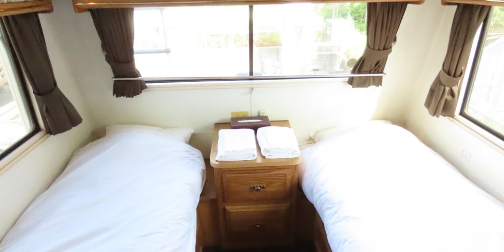 Car, Deluxe, Twin Beds, with Extra Bed