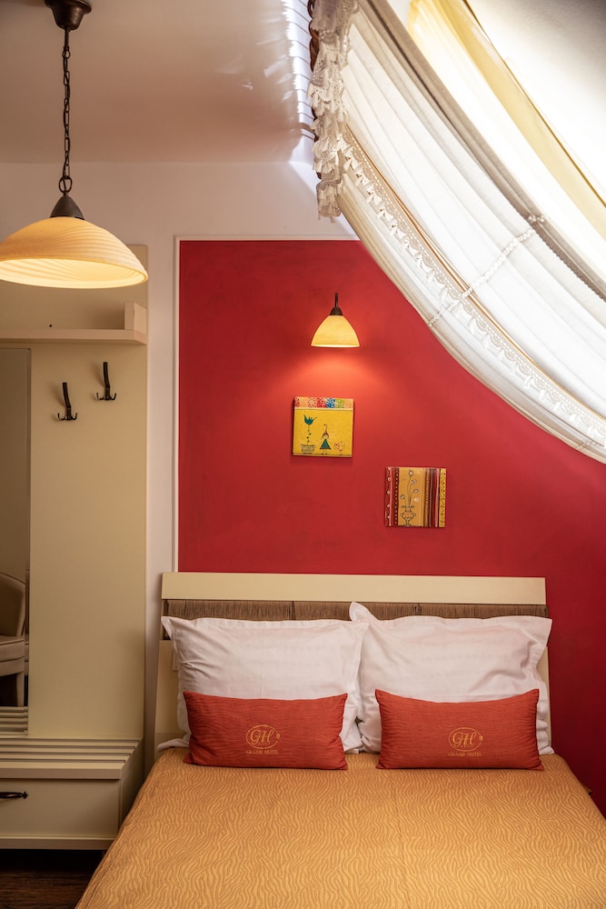 Grand Hotel 23/57