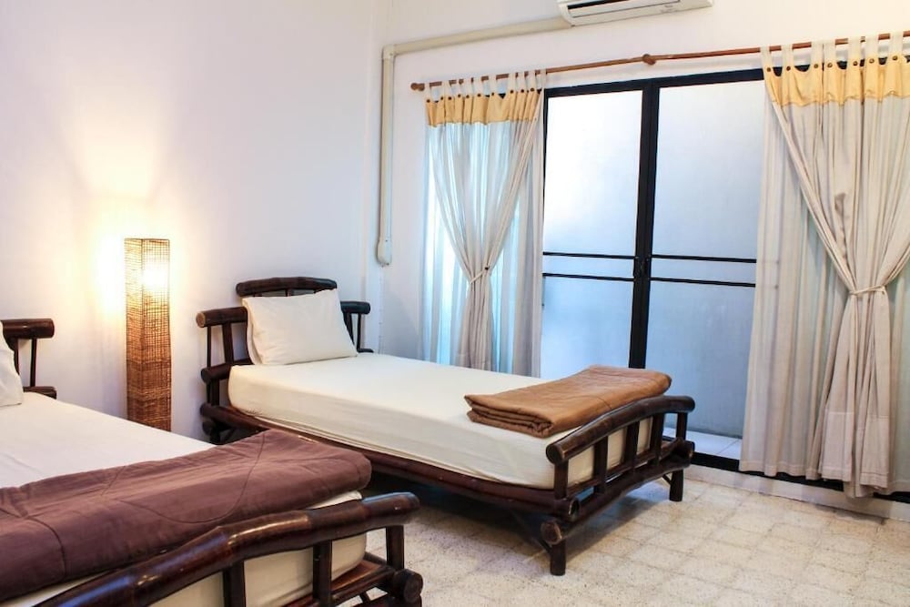 SUPERIOR, TWIN BEDS, PARTIAL VIEW, BALCONY