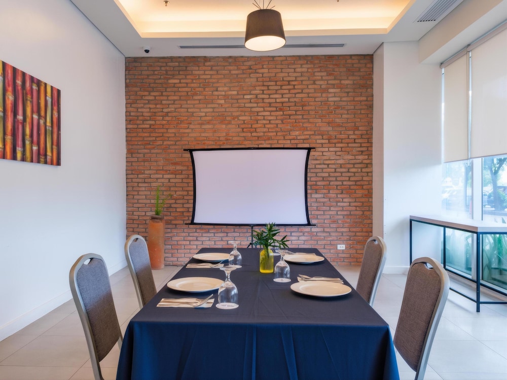 Park Inn By Radisson Bacolod 54/60