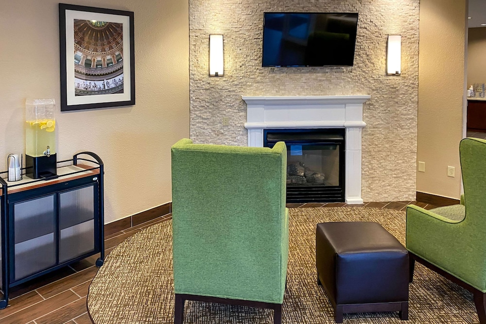 Comfort Inn DeKalb - University Area 2/26
