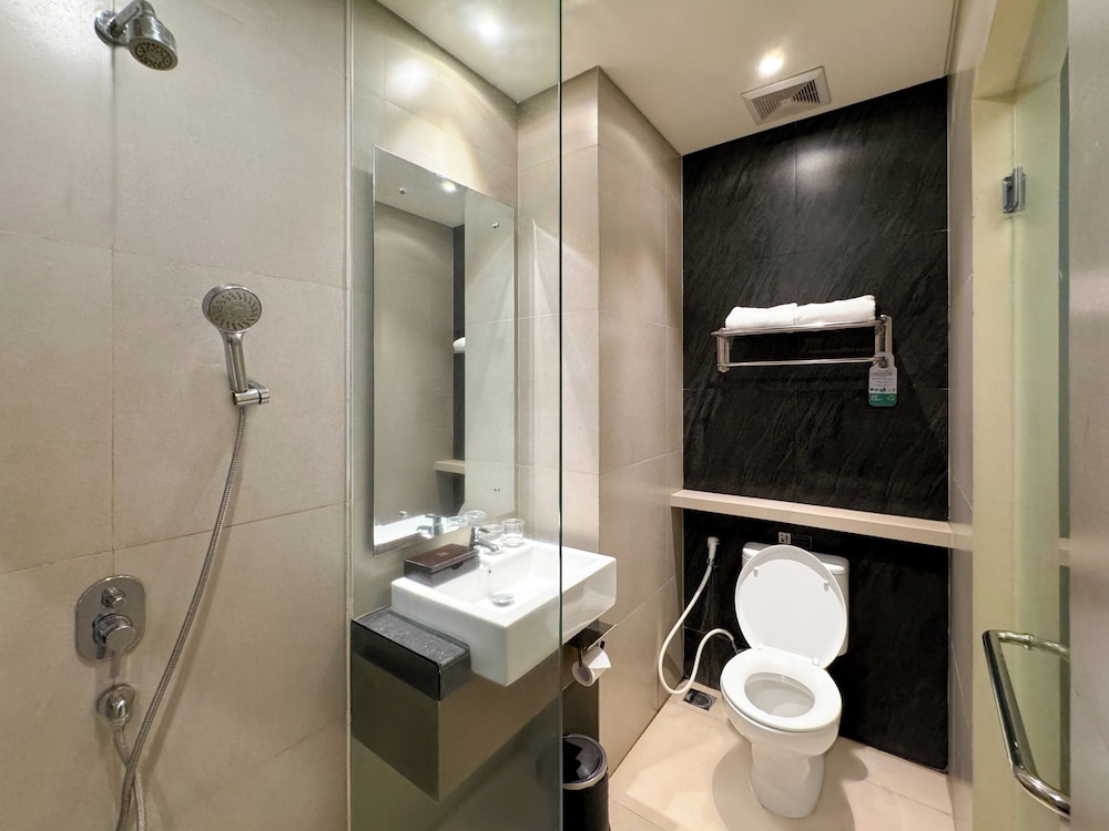 Aveon Hotel Yogyakarta by Daphna International 21/21