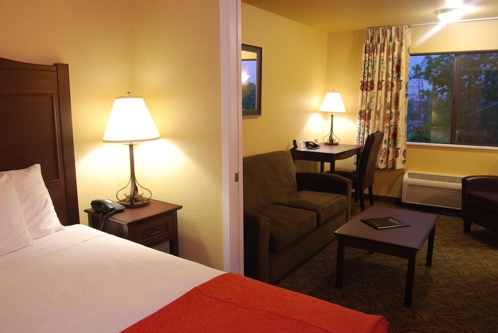 Oxford Suites Redding 20/64