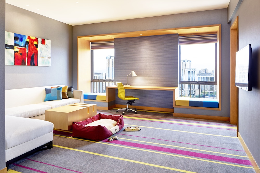 Aloft Dongguan Dynamic Town 16/48