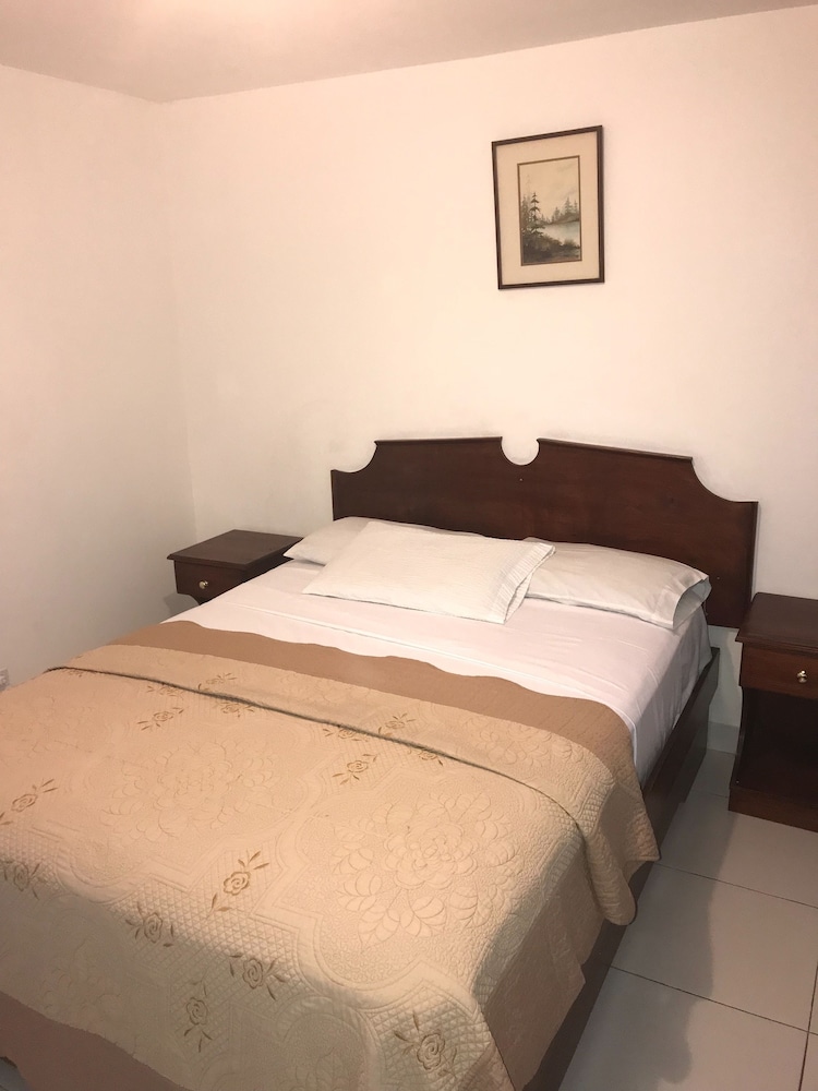 Seven Stars Hotel 7/50
