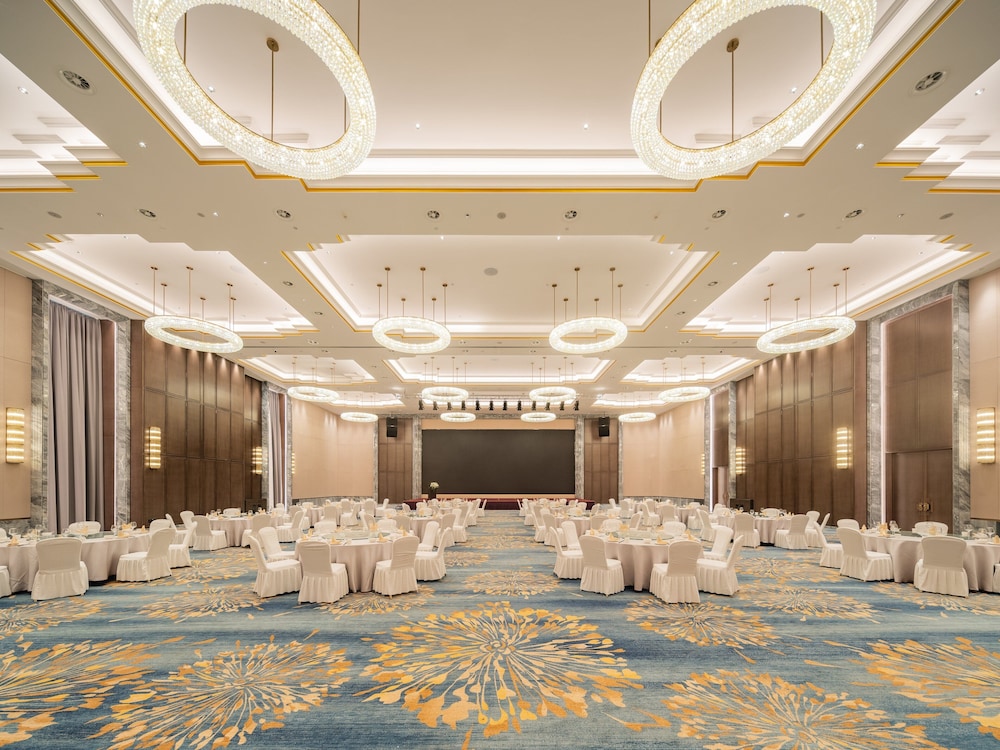 HOLIDAY INN ZHENGZHOU 59/69