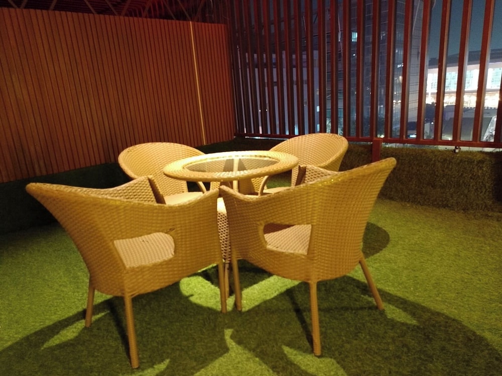 AIRPORT HOTEL. 49/56