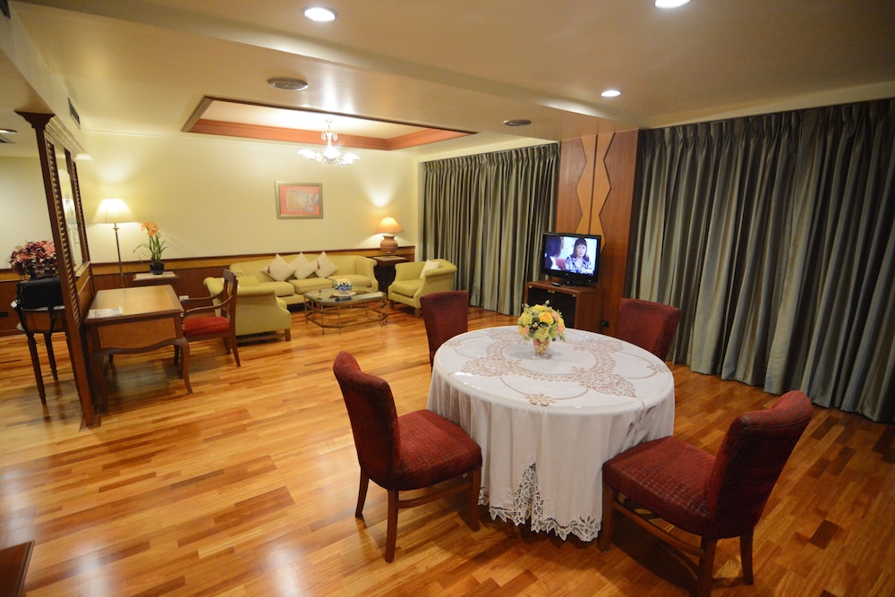 Charoen Hotel 54/71