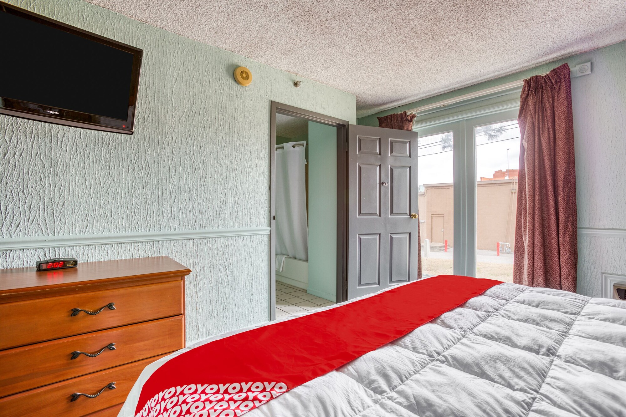 1 BEDROOM, SUITE