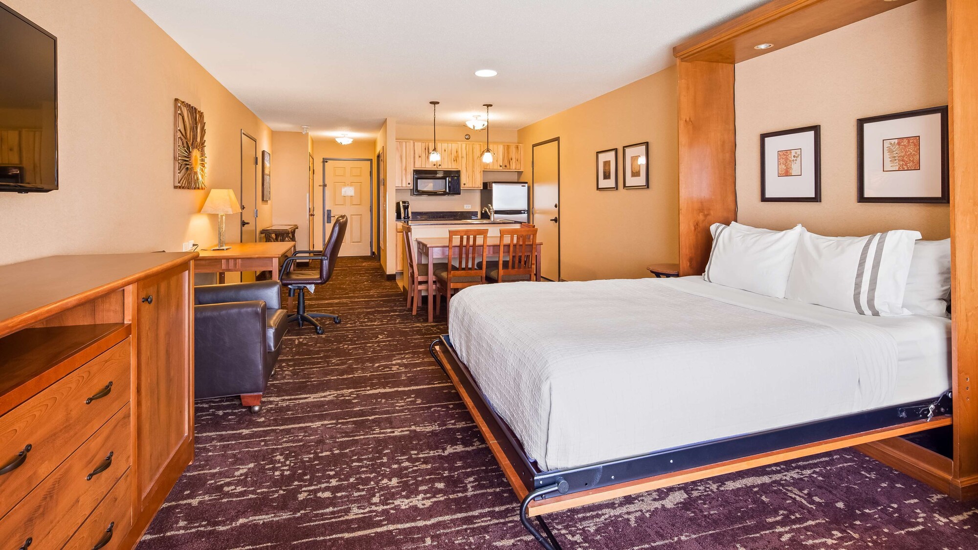 Standard, Murphy Bed, Queen Bed, Lake Front, Kitchen