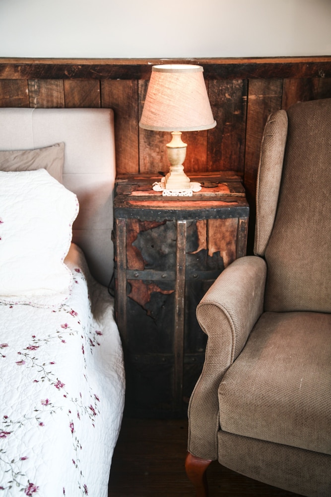 Good Place Farms Bed and Breakfast 41/71