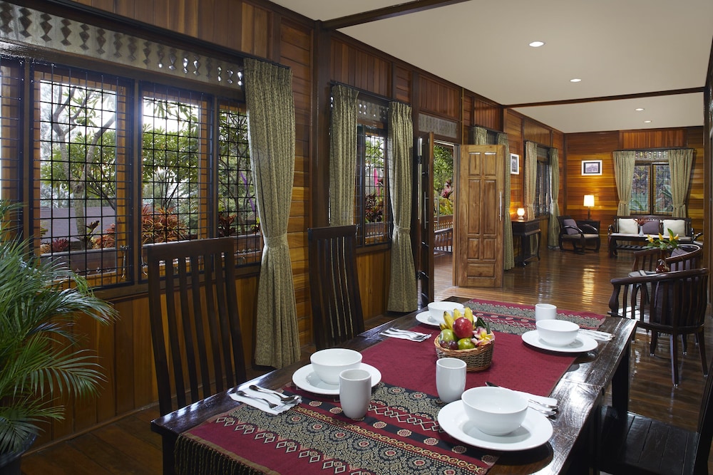Jambuluwuk Convention Hall and Resort Batu 46/63