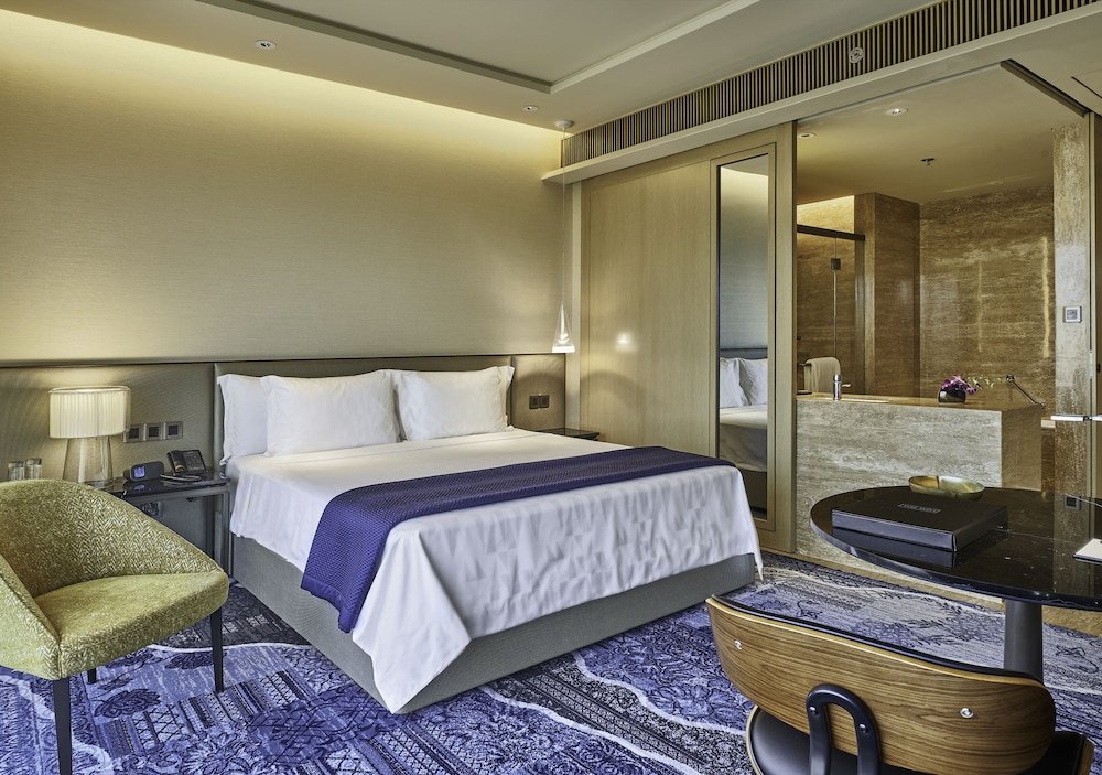 The Den Bengaluru, LXR Hotels & Resorts 11/50