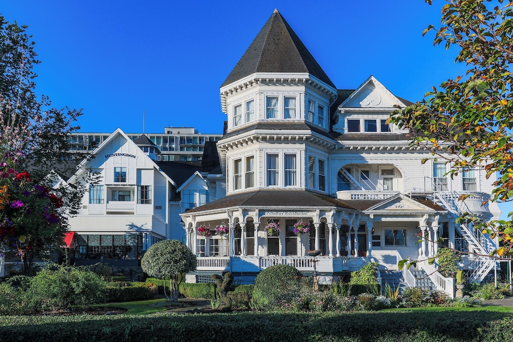 HUNTINGDON MANOR(FORMERLY Huntingdon Hotel & Suites) 4/50