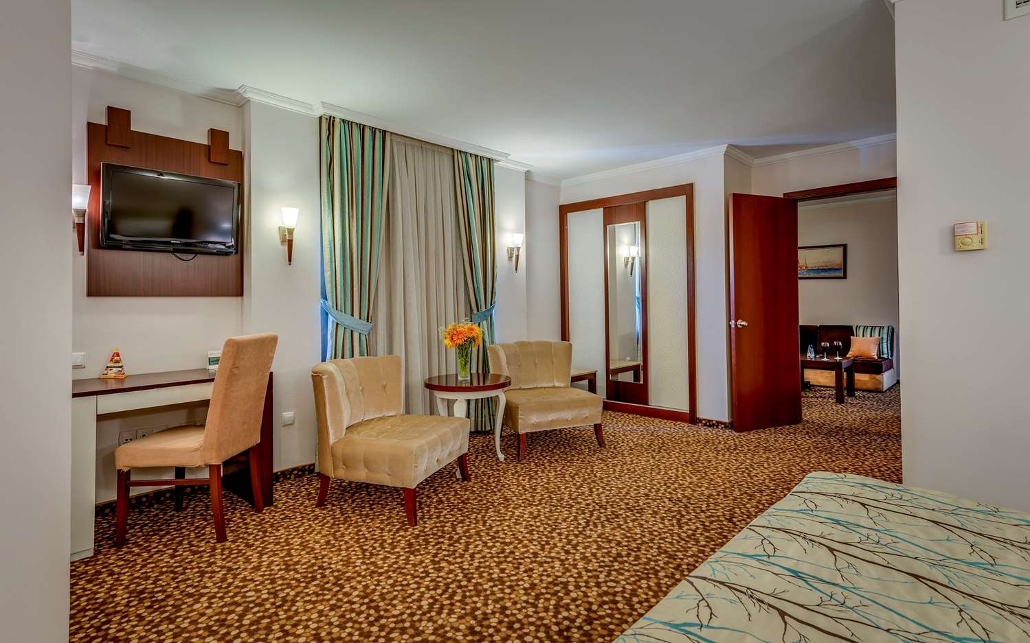 Best Western Plus Khan Hotel 44/49