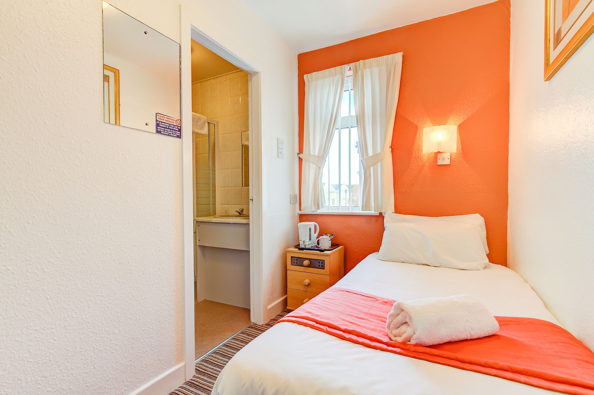ROOM, SINGLE