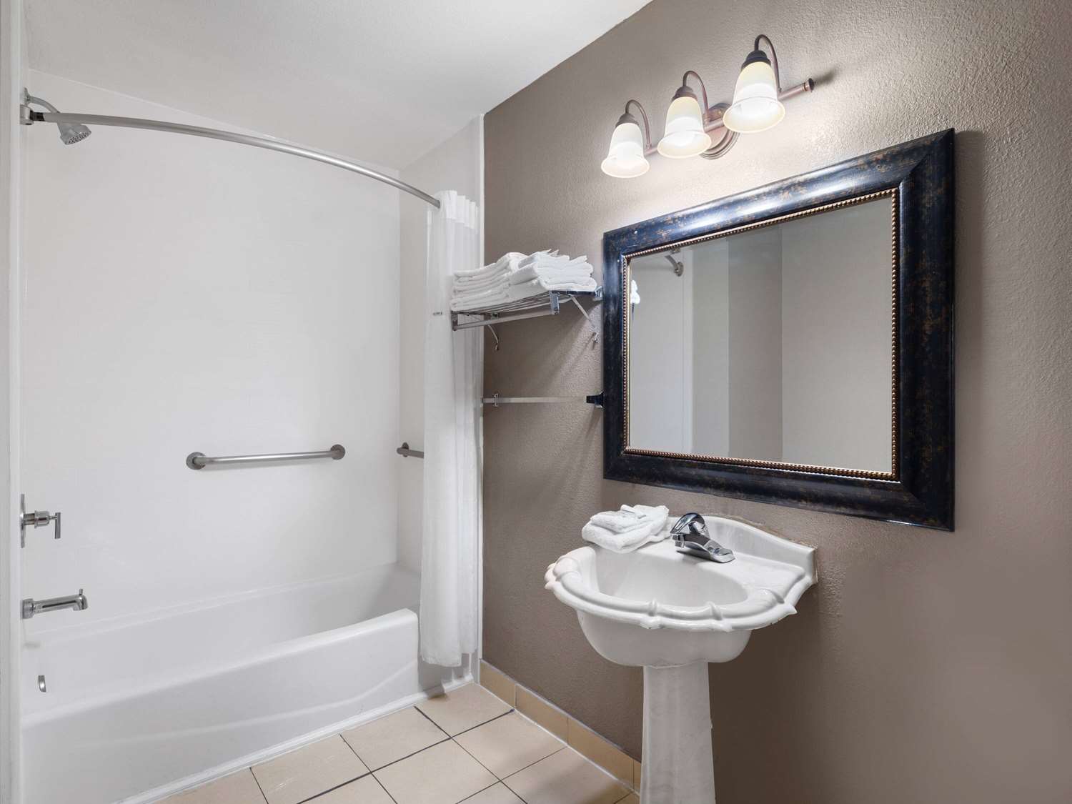 Travelodge by Wyndham Tucson AZ 34/34