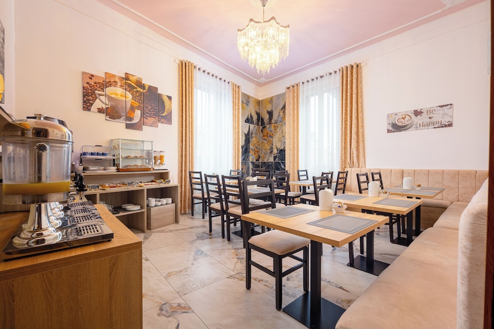 LILIUM HOTEL 53/65