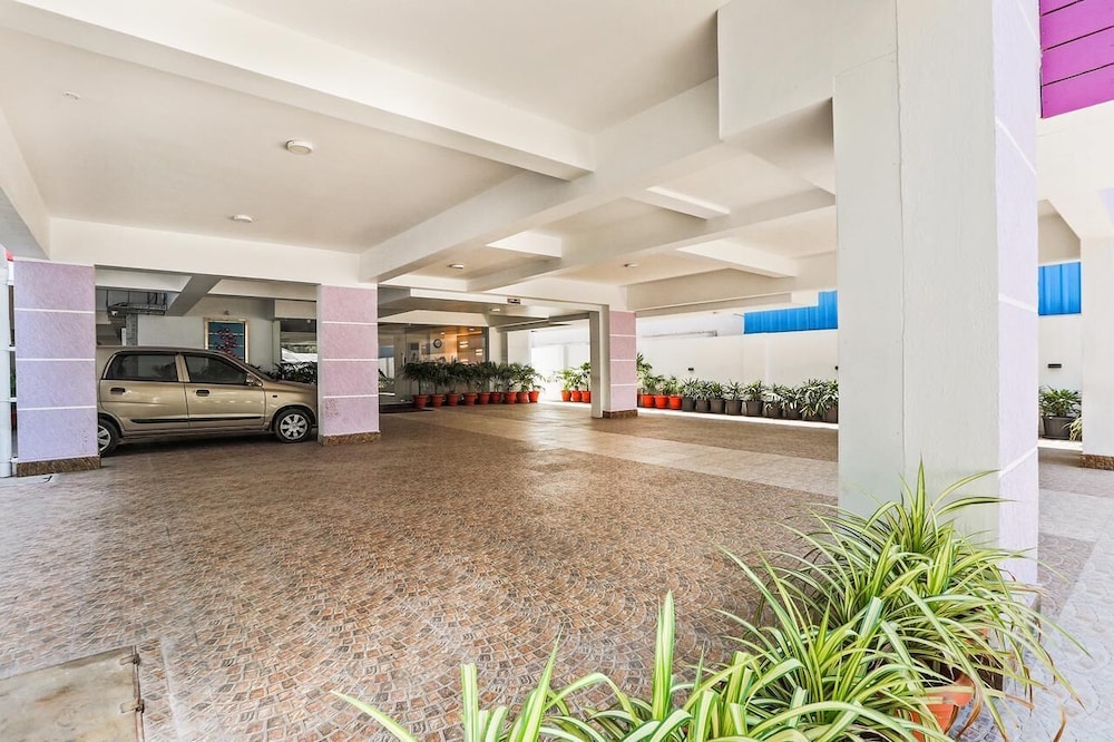 The Avenue Suites 8/49