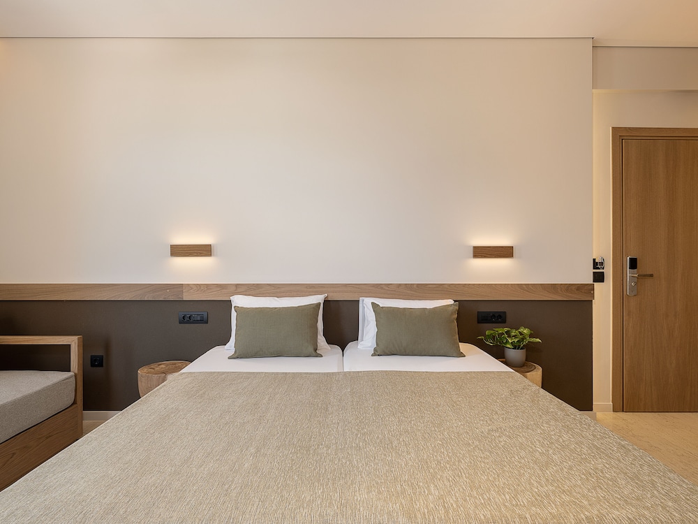 Esperides Beach Hotel Apartments 12/50