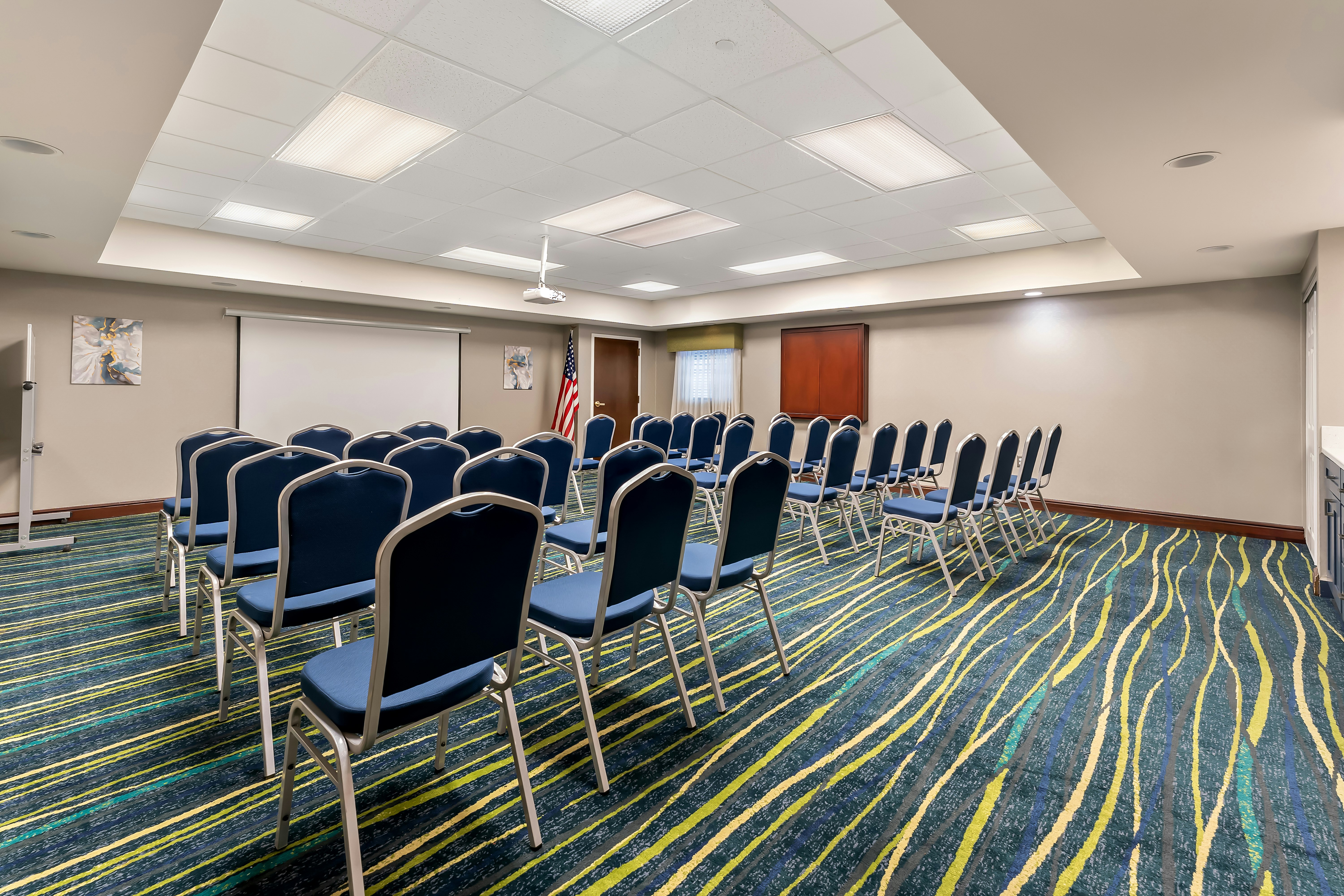 Hampton Inn Suites Newtown 52/57