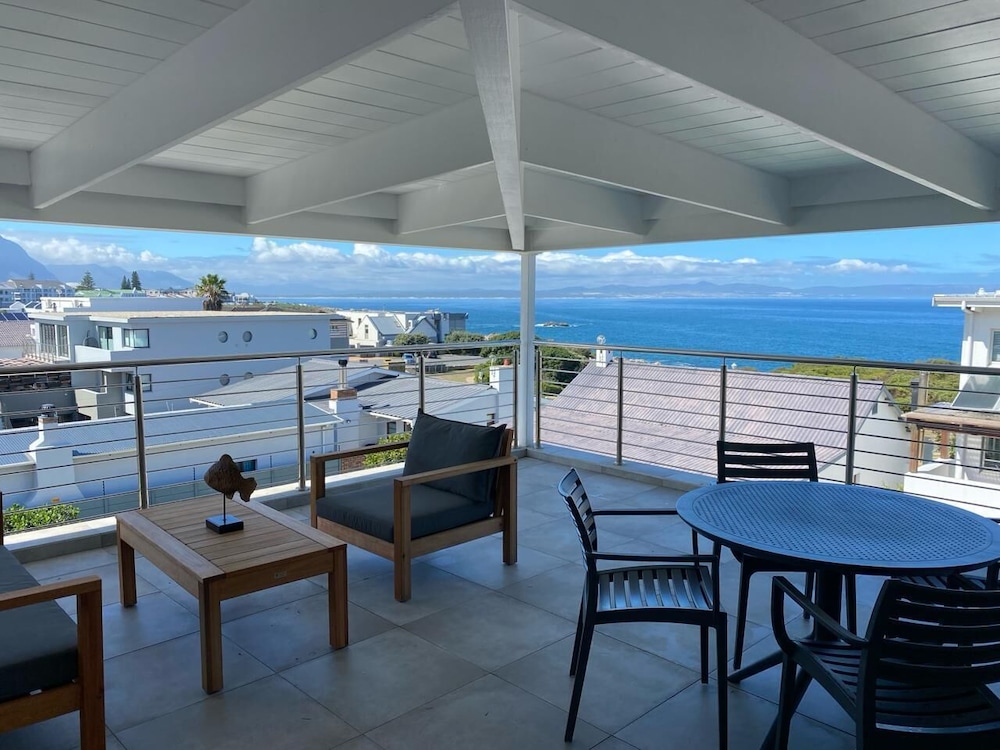 One Marine Drive Boutique Hotel 59/73