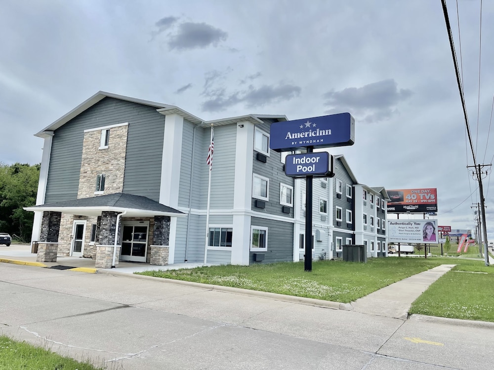 AmericInn by Wyndham Quincy 2/32