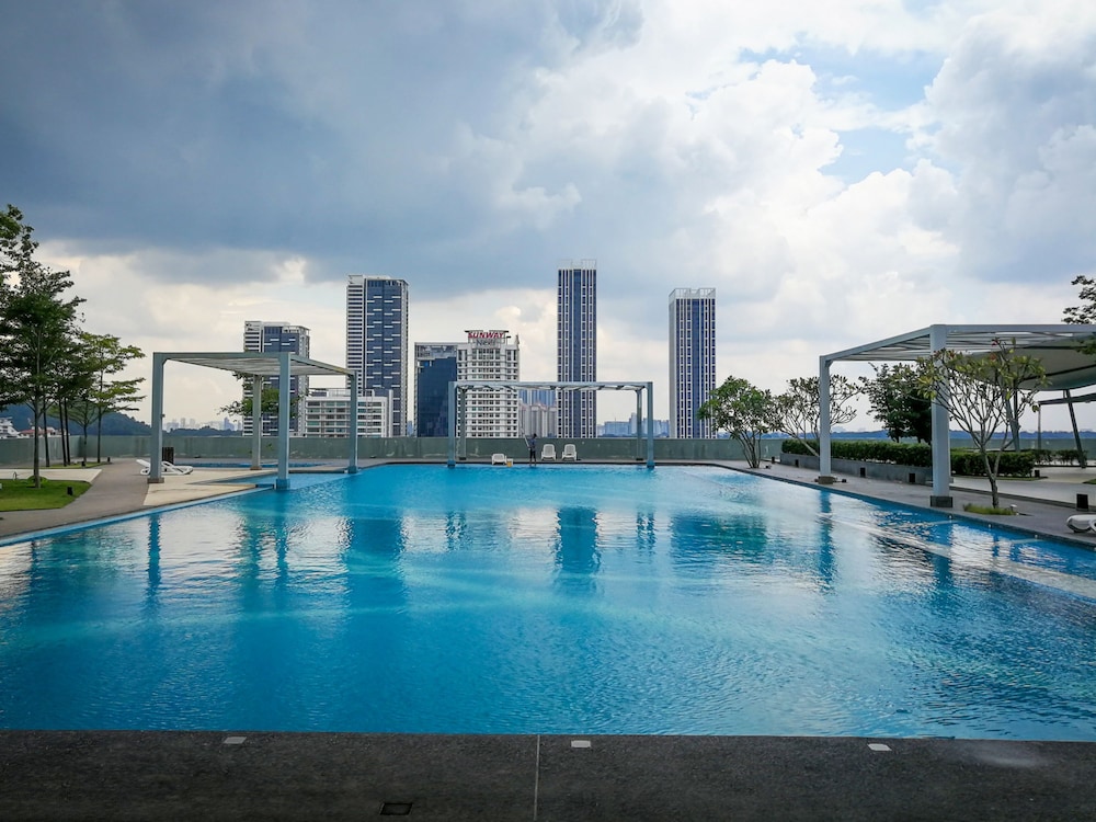 Encorp Strand Residence at Kota Damansara 48/50