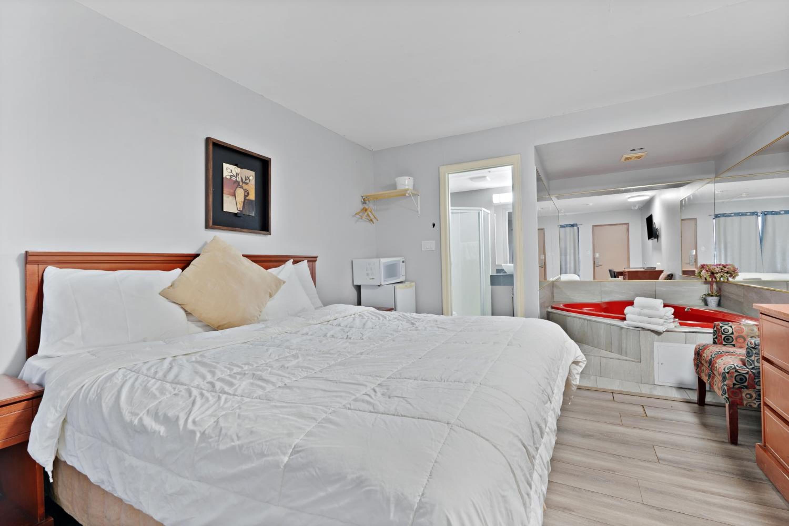 Room, King Bed, Hot Tub