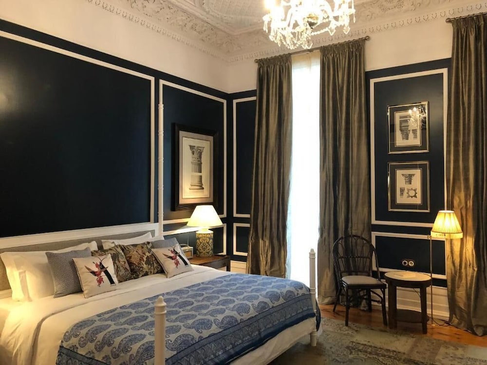 TRADITIONAL, SUITE