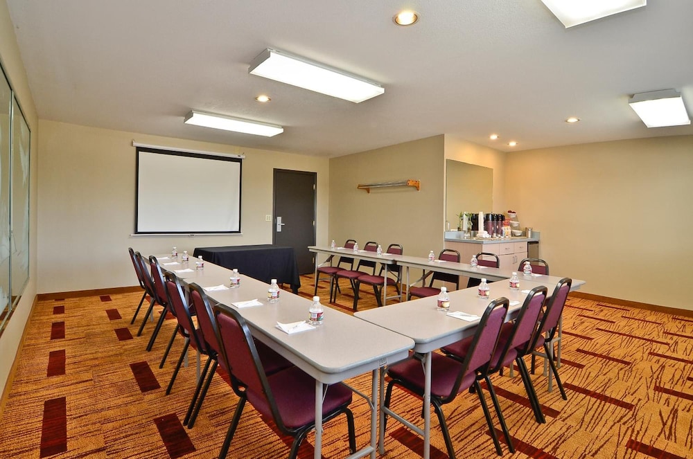 Clackamas Inn Suites 35/42