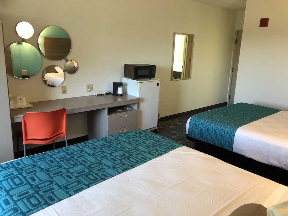 Red Lion Inn & Suites Elk Grove Village, IL 18/42