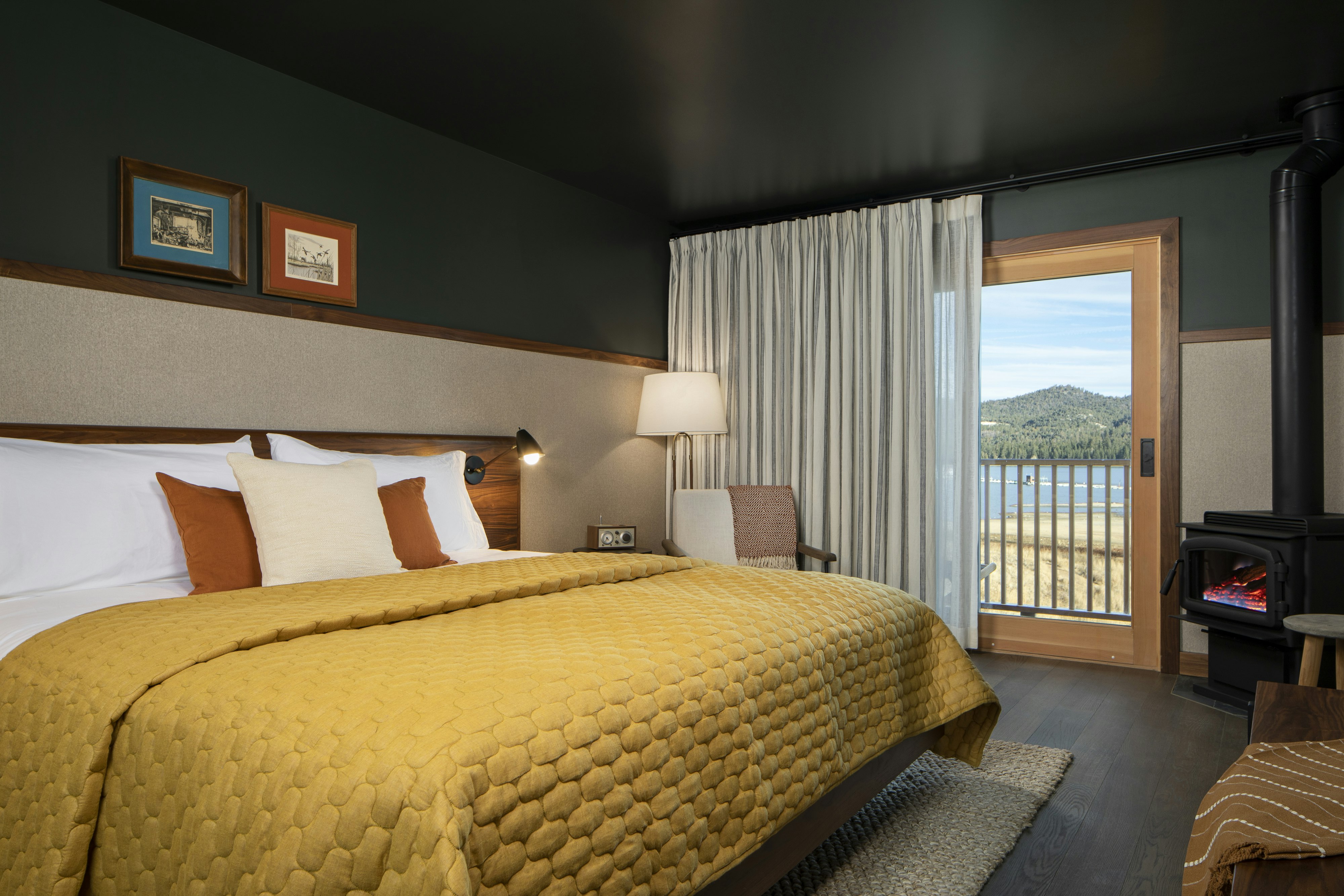 Premium, King Bed, Lake Side