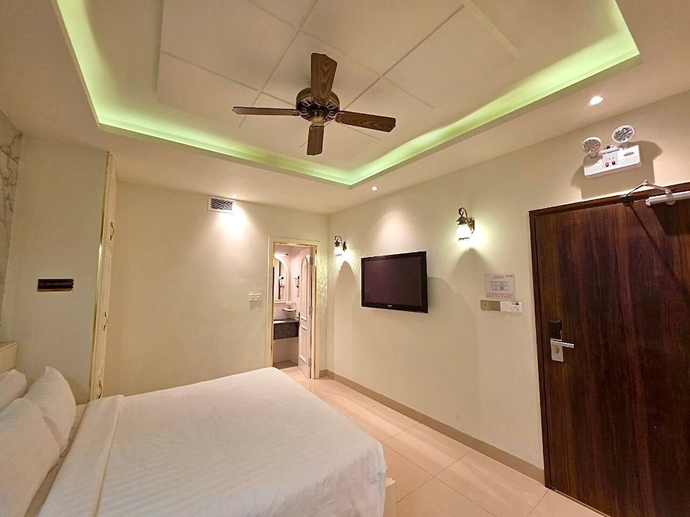 Tulip Hotel 3 46/81